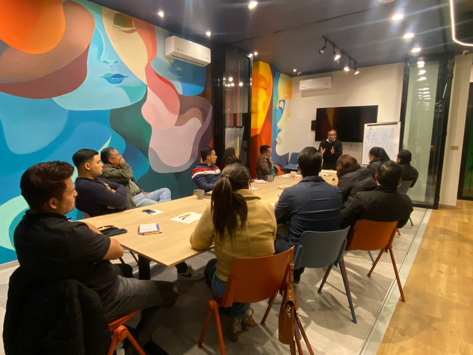 Relanzamiento SLP: talleres de protocolo y comunicación